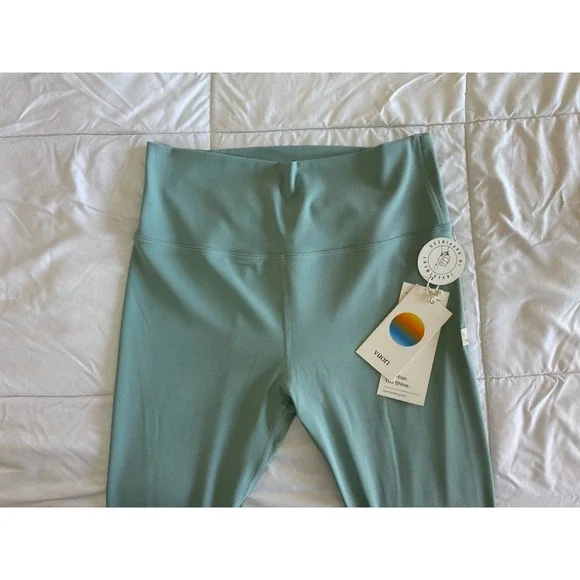 New Vuori AllTheForm Legging Size Medium Sea Spray Blue Stretchy Workout NWT - Picture 2 of 10